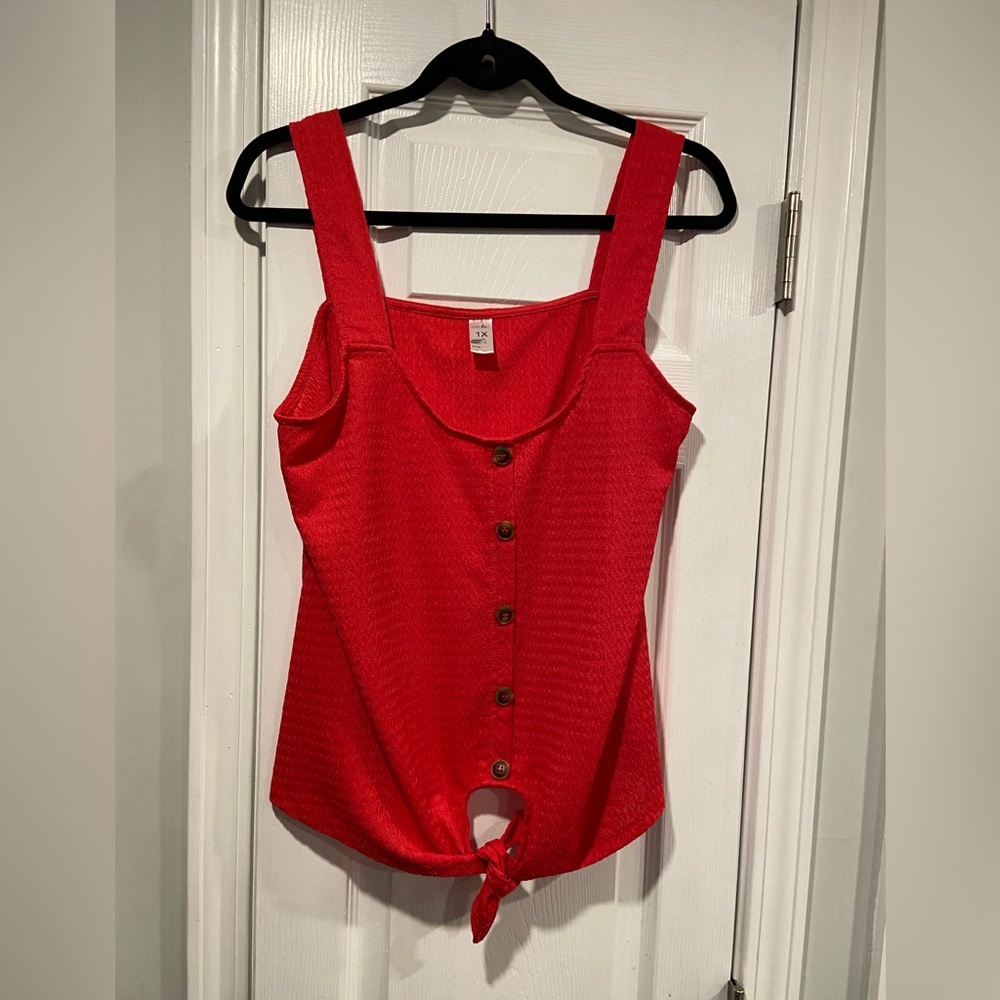 Just Be Size 1X Button Tie Front Sleeveless Lightweight Red Textured Tank Top